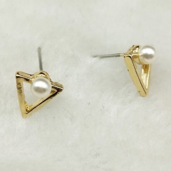 Pretty triangle pearl earrings - Picture 2 of 3